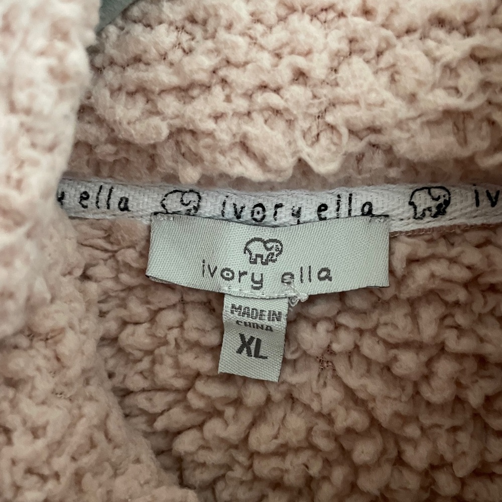 Fuzzy sweater - Picture 3 of 3